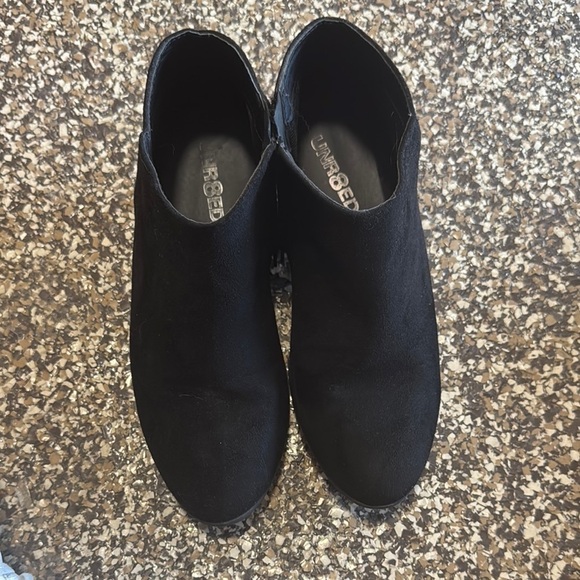 Unr8ed Elegant Black Suede Booties - Picture 1 of 3